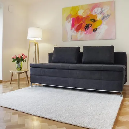 Bright Apartment *