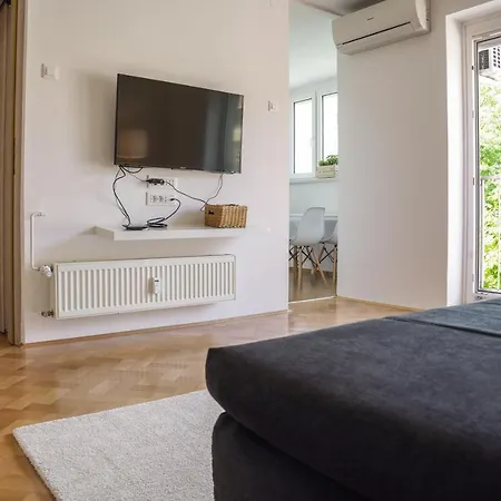 Апартаменти Bright